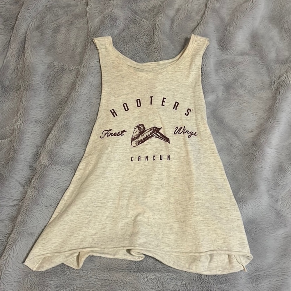 Hooters Tank